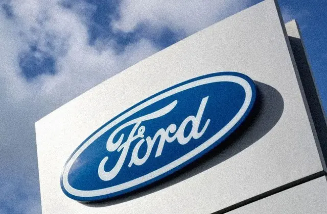 Ford Recontrata Engenheiros Veteranos Depois da IA Não Substituir Experiência Industrial